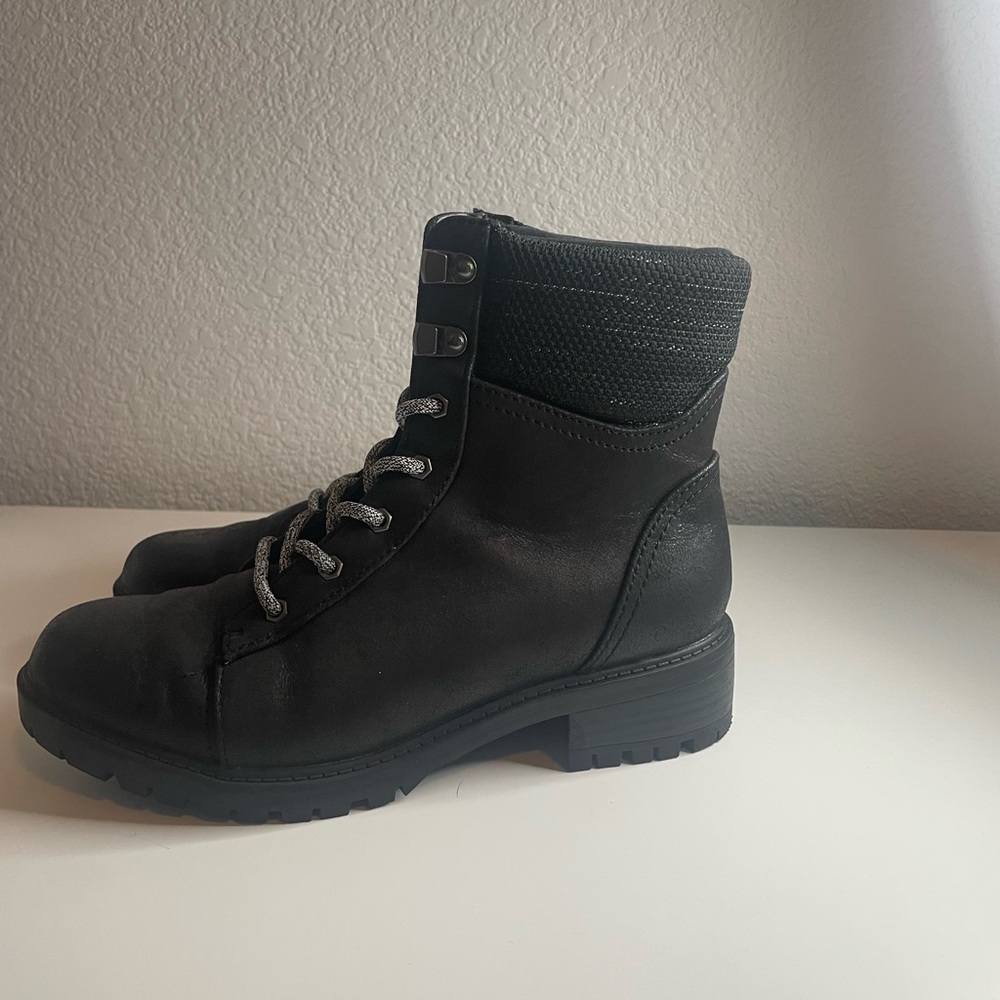 Black boots - Picture 2 of 3